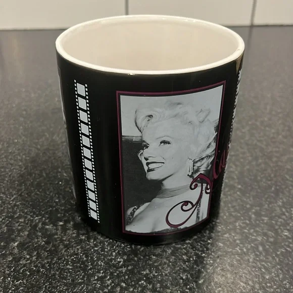 Marilyn Monroe Vintage Photo Design Mug - Picture 2 of 4